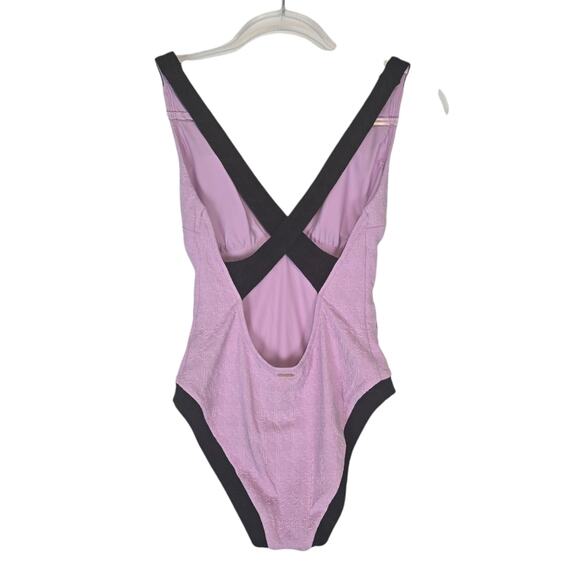 L'Agence Lisa Plunge Colorblock One Piece Swimsuit Light Violet Black Gold NEW - Picture 3 of 11